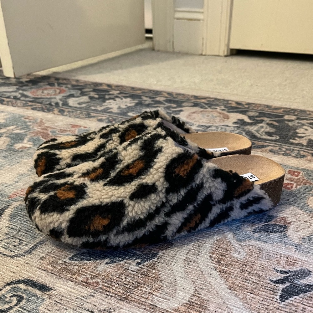 STEVE MADDEN Women’s Vesa Scuff Slippers